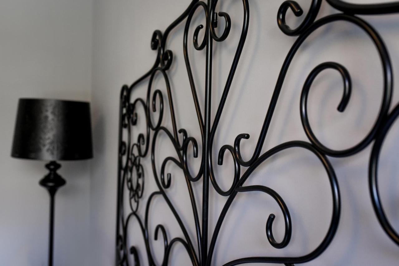 Captivating Old Town Apartment Bucharest Exterior photo